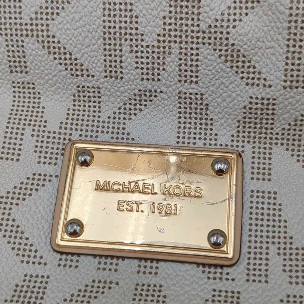 Michael kors crossbody